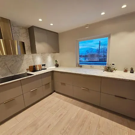 Modern 6 Bedroom House