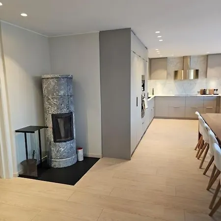 Modern 6 Bedroom House * Tromsø